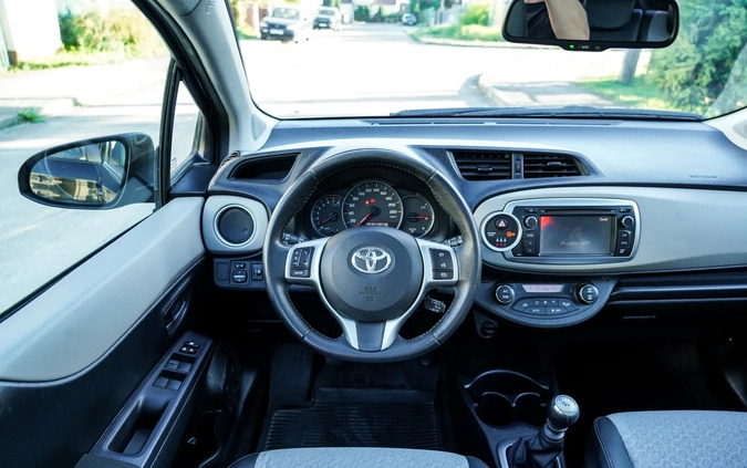 Toyota Yaris cena 32900 przebieg: 180598, rok produkcji 2012 z Radom małe 704